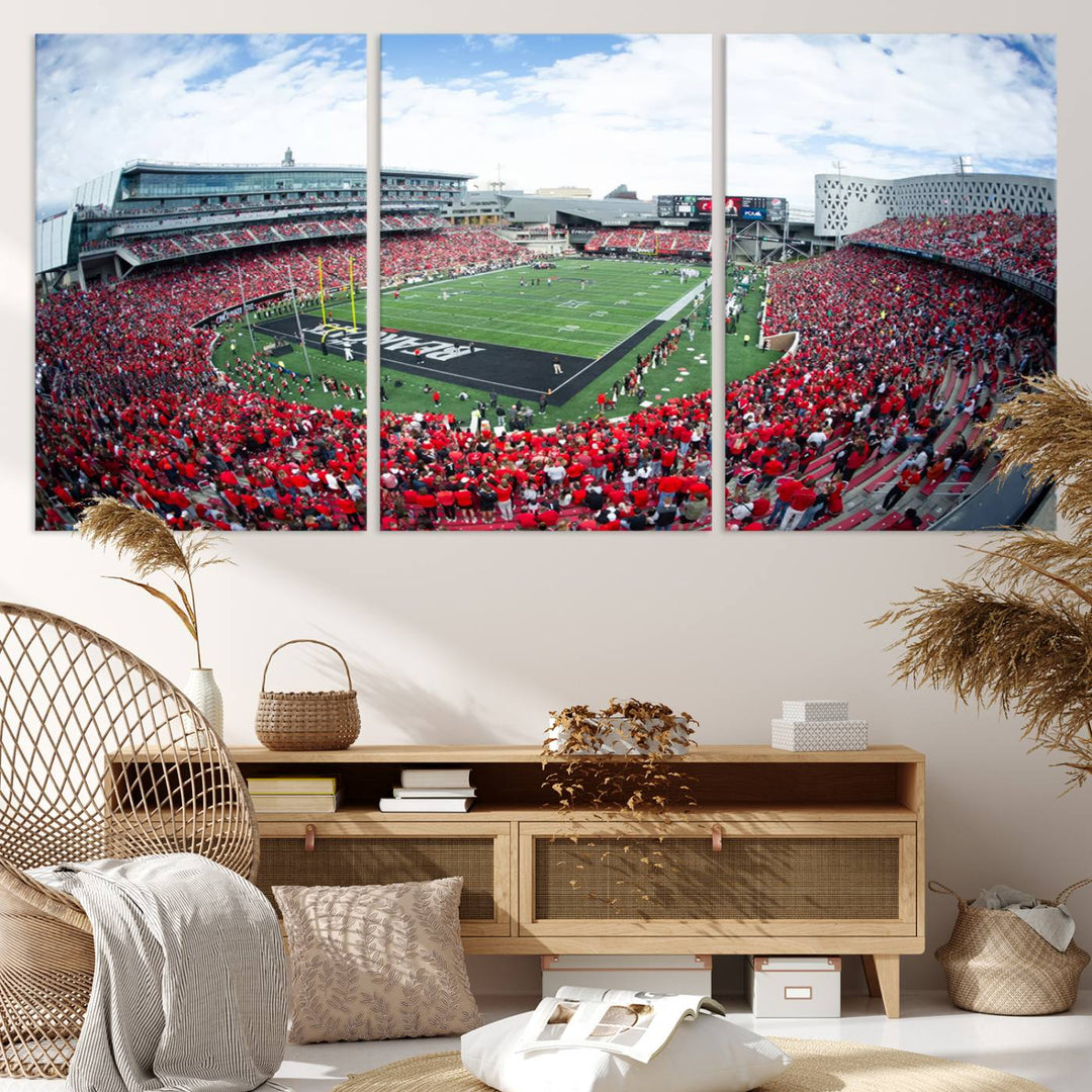 54070-MGV-CV-36X24-Cincinnati Bearcats Football Team Print - Nippert Stadium Wall Art Canvas Print