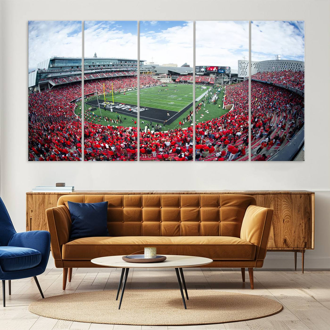 54070-MGV-CV-36X24-Cincinnati Bearcats Football Team Print - Nippert Stadium Wall Art Canvas Print