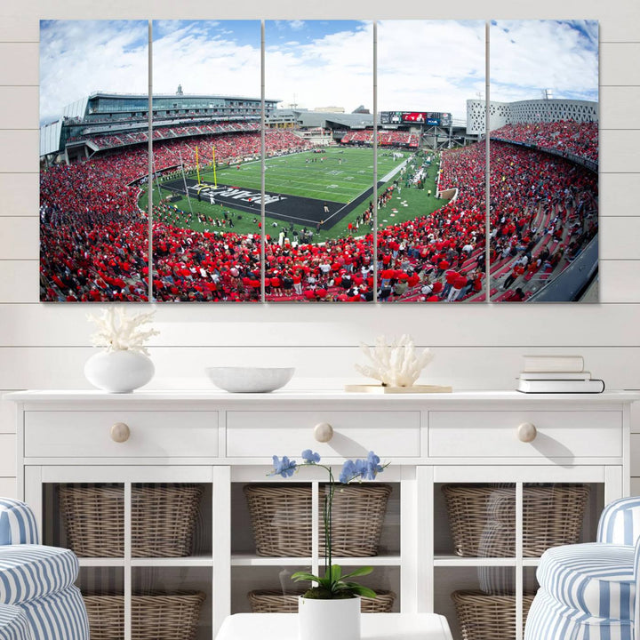 54070-MGV-CV-60X31-5P-Cincinnati Bearcats Football Team Print - Nippert Stadium Wall Art Canvas Print