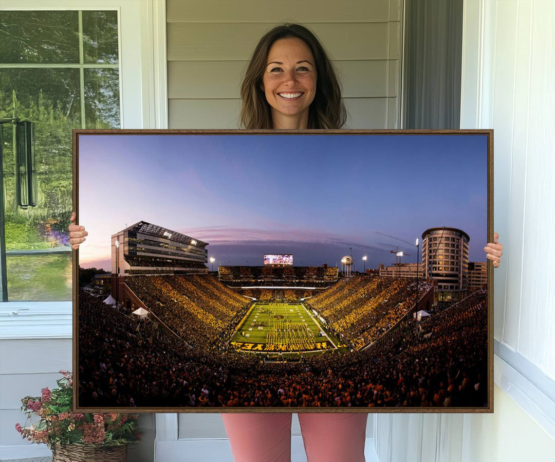82557-MGV-CV-36X24-Iowa Hawkeyes Kinnick Stadium Wall Art Canvas Print, Framed Iowa Hawkeyes Kinnick Stadium Canvas