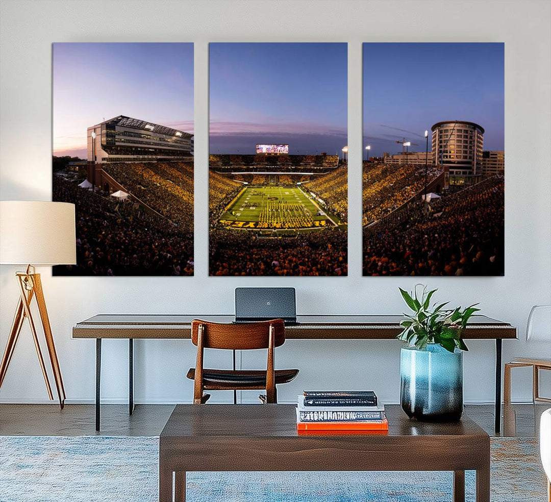 Iowa Hawkeyes Kinnick Stadium Wall Art Canvas Print, Framed Iowa Hawkeyes Kinnick Stadium Canvas