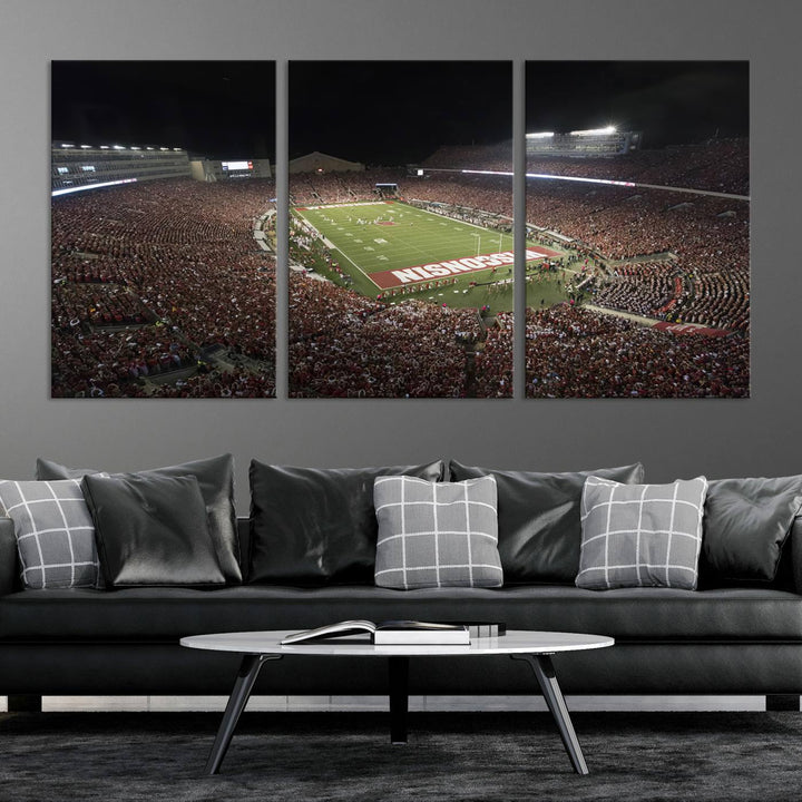 42403-MGV-CV-36X24-Wisconsin Badgers Football Team Print - Madison Camp Randall Stadium Wall Art Canvas Print