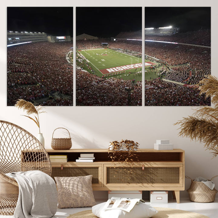 42403-MGV-CV-36X24-Wisconsin Badgers Football Team Print - Madison Camp Randall Stadium Wall Art Canvas Print