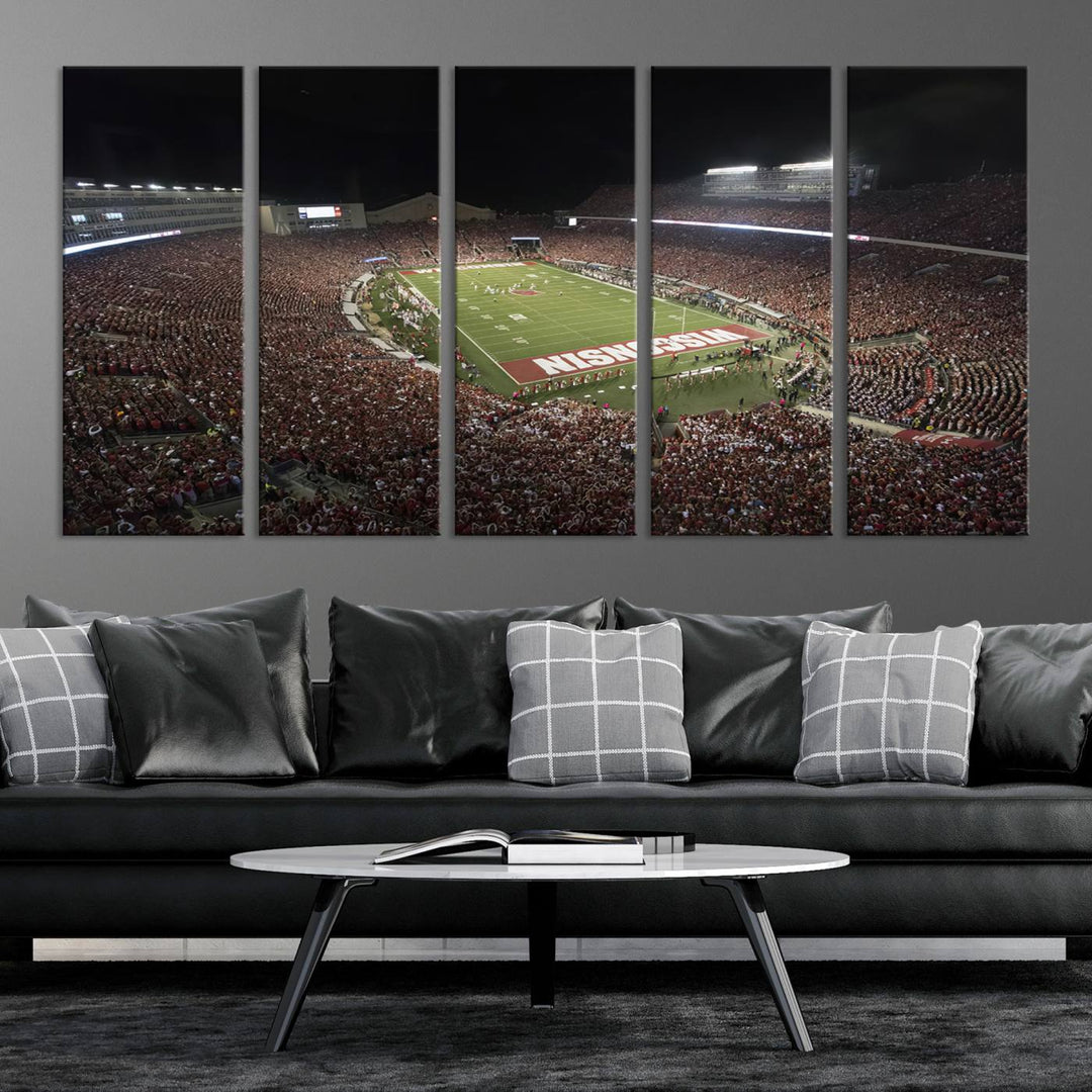 42403-MGV-CV-36X24-Wisconsin Badgers Football Team Print - Madison Camp Randall Stadium Wall Art Canvas Print