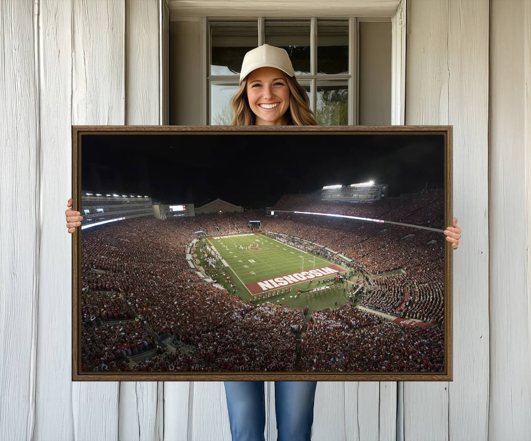 42403-MGV-CV-36X24-Wisconsin Badgers Football Team Print - Madison Camp Randall Stadium Wall Art Canvas Print