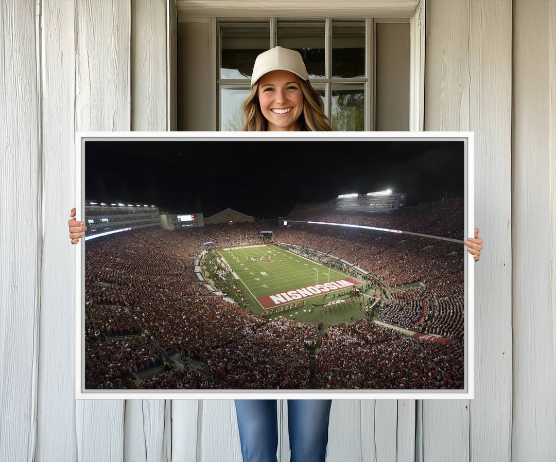 42403-MGV-CV-36X24-Wisconsin Badgers Football Team Print - Madison Camp Randall Stadium Wall Art Canvas Print