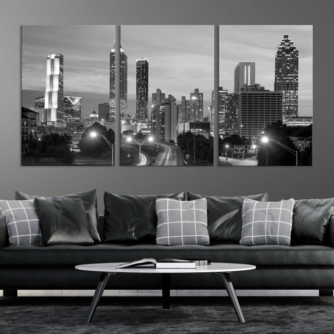 Art mural en noir et blanc avec horizon nuageux de la ville d'Atlanta