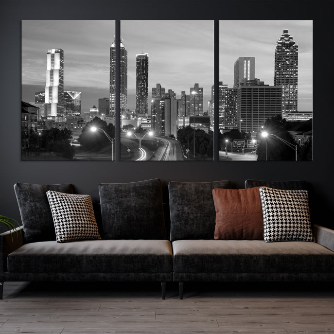 Art mural en noir et blanc avec horizon nuageux de la ville d'Atlanta